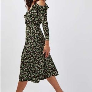 Floral print off-the-shoulder ruffle dress